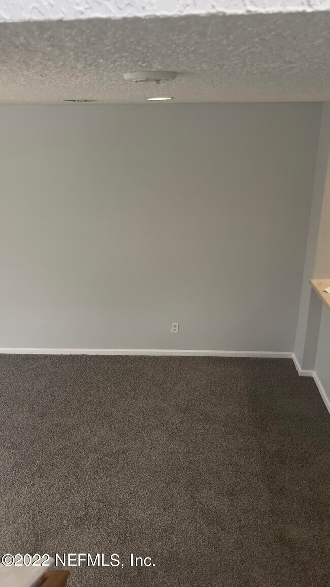 Building Photo - 3945 Buckthorne Dr