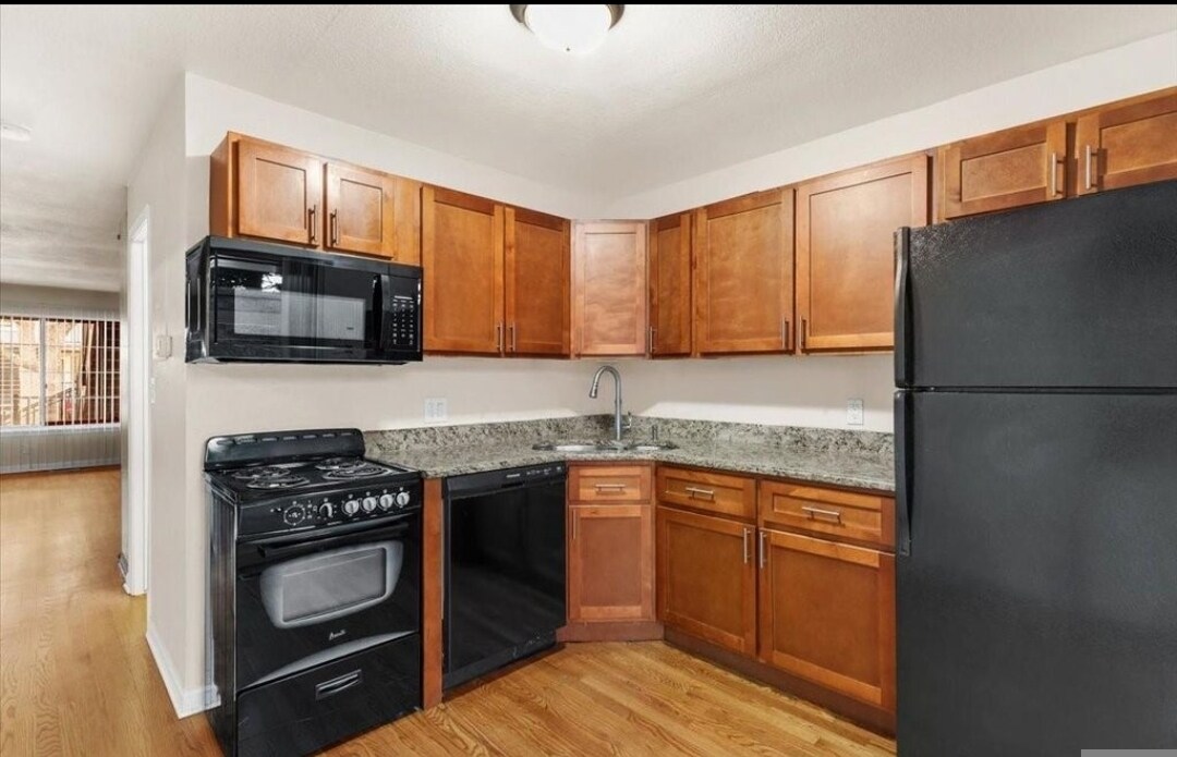 Building Photo - 61 S Sable Blvd