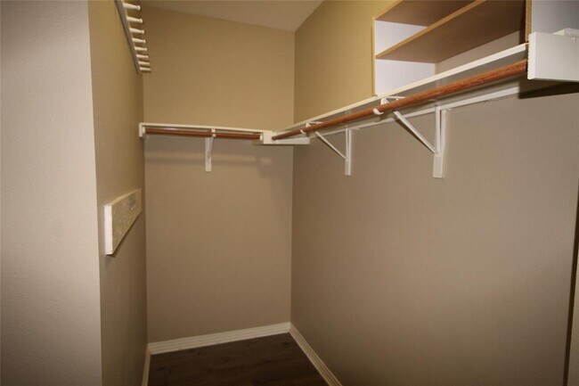 Building Photo - 11558 Spicewood Pkwy