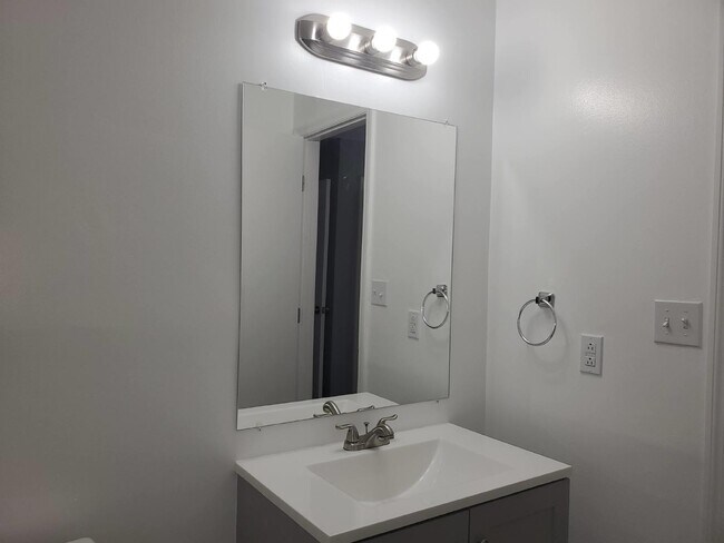 Building Photo - $500 off one month.  Call for details. "Ch...
