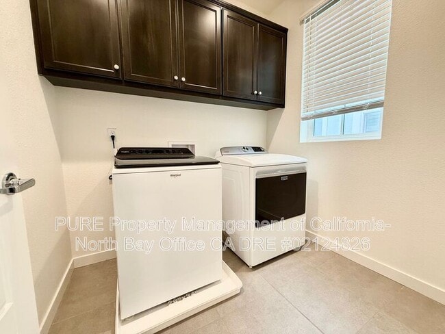 Building Photo - 1823 Pico St