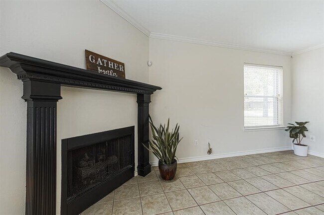 Building Photo - 17106 Summer Hollow Dr