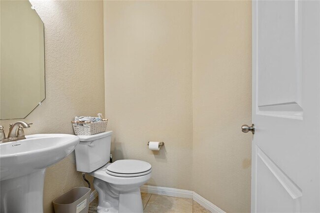 Building Photo - 13400 Briarwick Dr