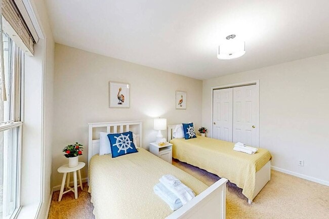 Building Photo - Large 4Br 2 1/2Ba Modern Home in Falmouth ...