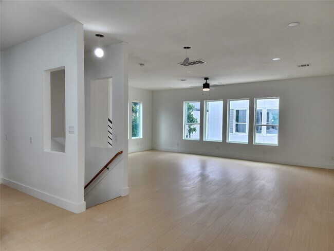 Building Photo - 3415 St Emanuel St