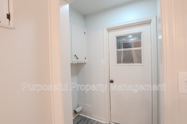 Building Photo - 2412 Laneway Dr