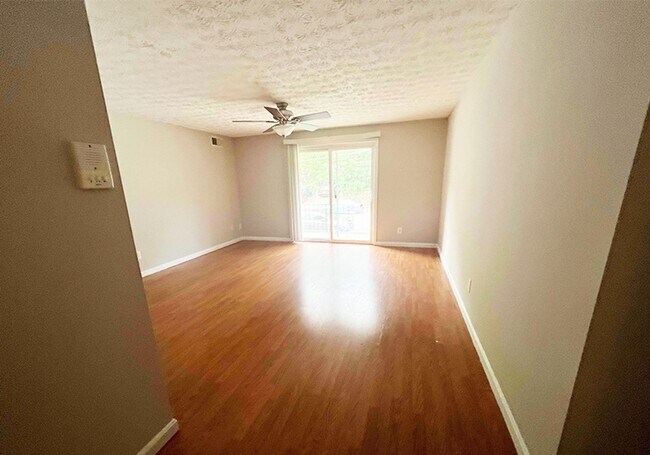 Building Photo - 525 Lowell Ave