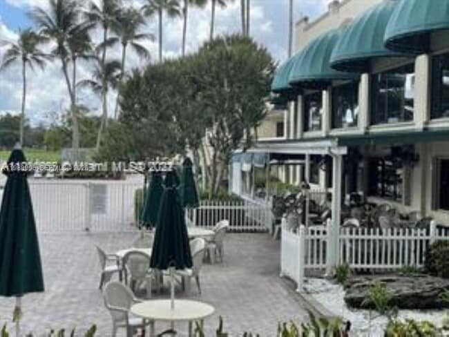 Building Photo - 9441 Live Oak Pl