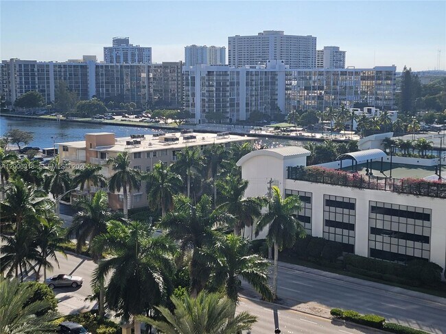 Building Photo - 2501 S Ocean Dr