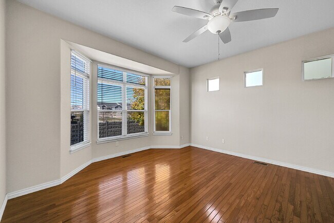 Building Photo - $2,095.00, 3-bed + Bonus room, 2.5 bath, l...