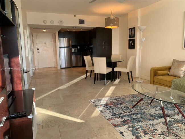 Building Photo - 100 Lincoln Rd