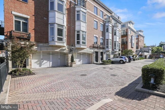 Building Photo - 921 Valencia Ct