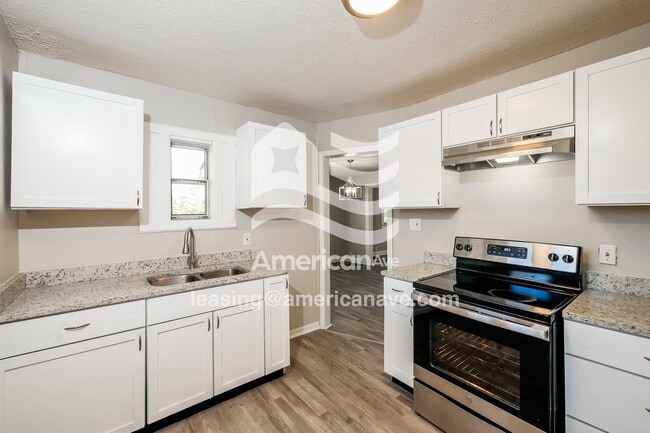 Building Photo - 3772 N Parker Ave