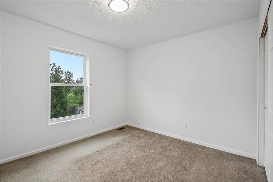 Building Photo - 60 Longnecker St
