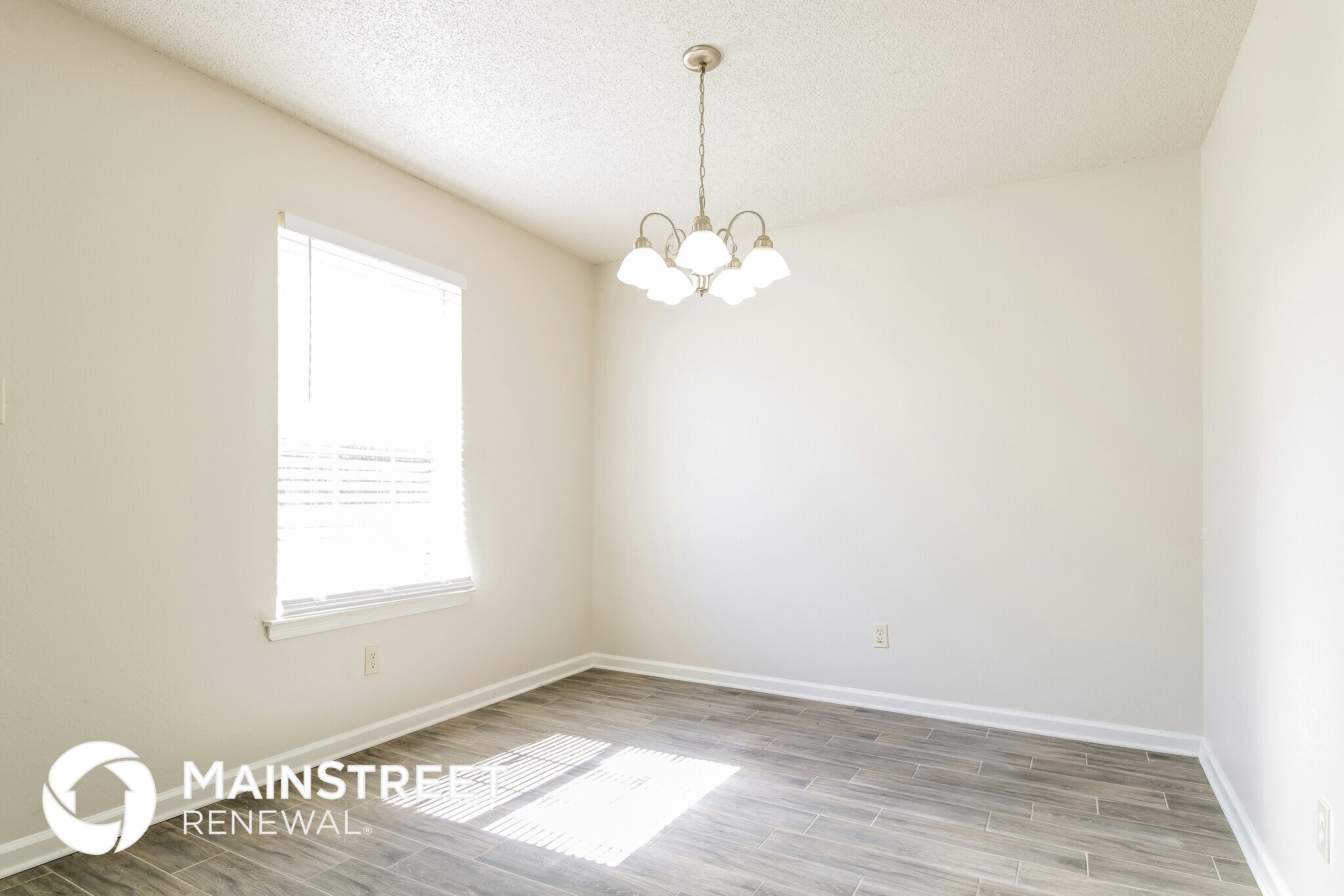 Building Photo - 4660 Royal View Dr