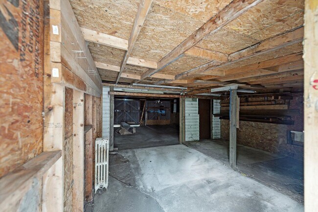 Building Photo - 4 Bedroom 2 Bath $1,500
