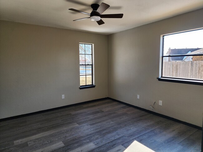 Building Photo - 1109 S Bouziden Dr