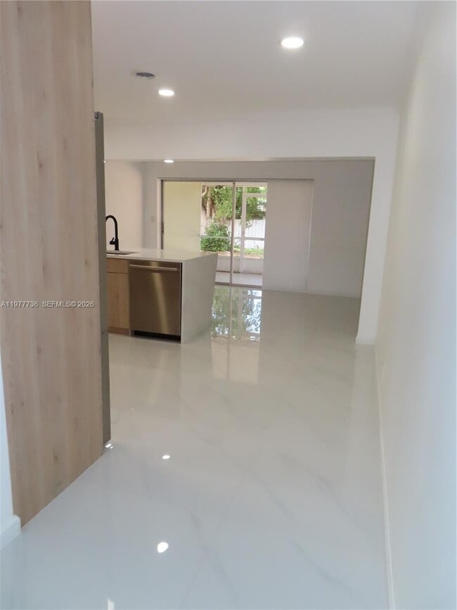 Building Photo - 1675 NE 45th St