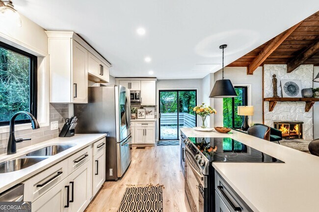 Building Photo - 3870 Northpoint Dr