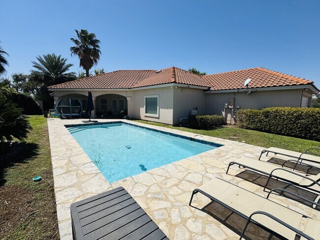 Building Photo - 102 Cardinal Ln