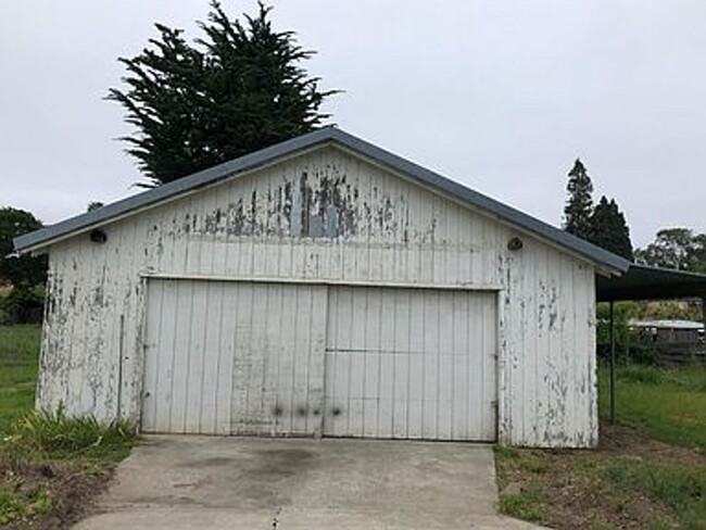 Building Photo - Charming Home Located in Santa Cruz!