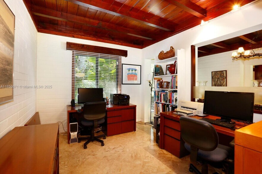 Building Photo - 2035 Tigertail Ave