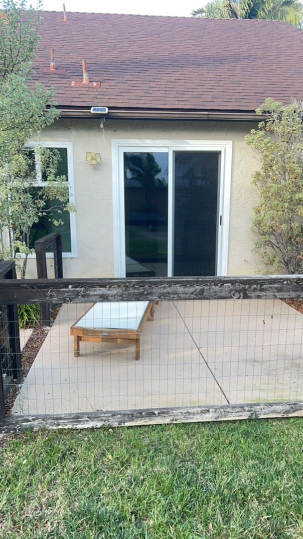 Building Photo - Beautiful Home Located in the very desirab...