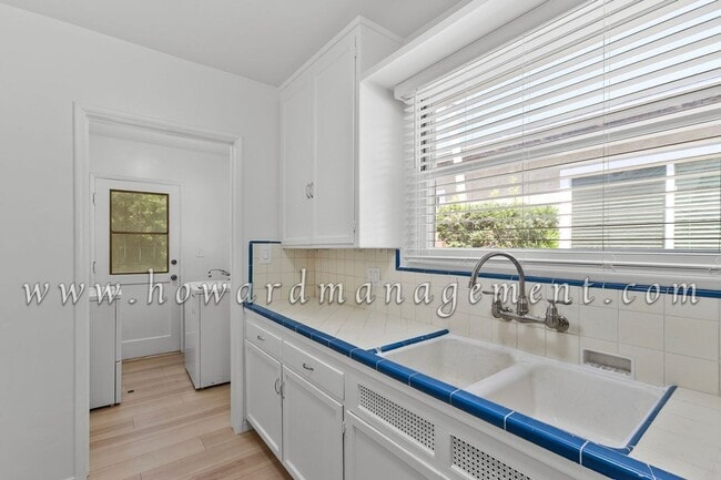 Building Photo - Cozy, Well Kept 3 Bedroom Home, Laundry & ...
