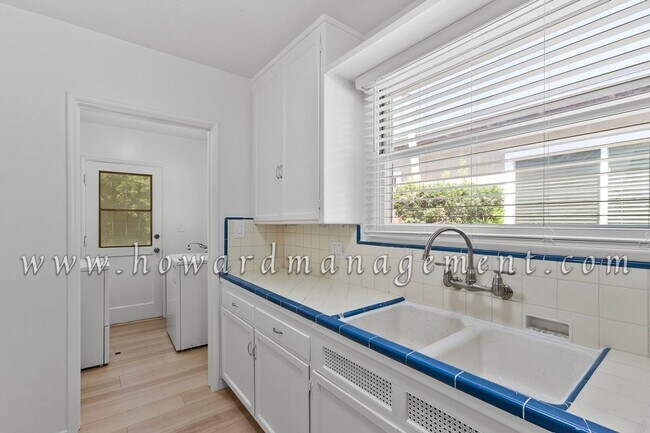 Building Photo - Home in WEST LA Cozy, Well Kept 3 Bedroom Home, Laundry & Garage, Pet Friendly, with a Yard