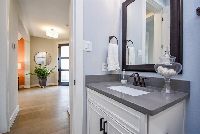 Building Photo - 10914 Brambling Wood Dr