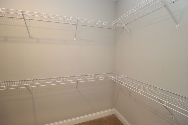 Building Photo - Fabulous 4 bedroom 2.5 Bath House ~ Minutes to Fort Jackson ~ Available June 2026!