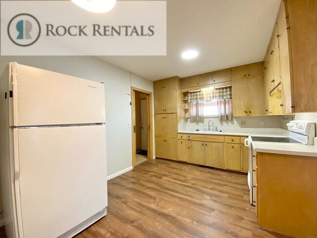 Building Photo - 228 E 5th Ave