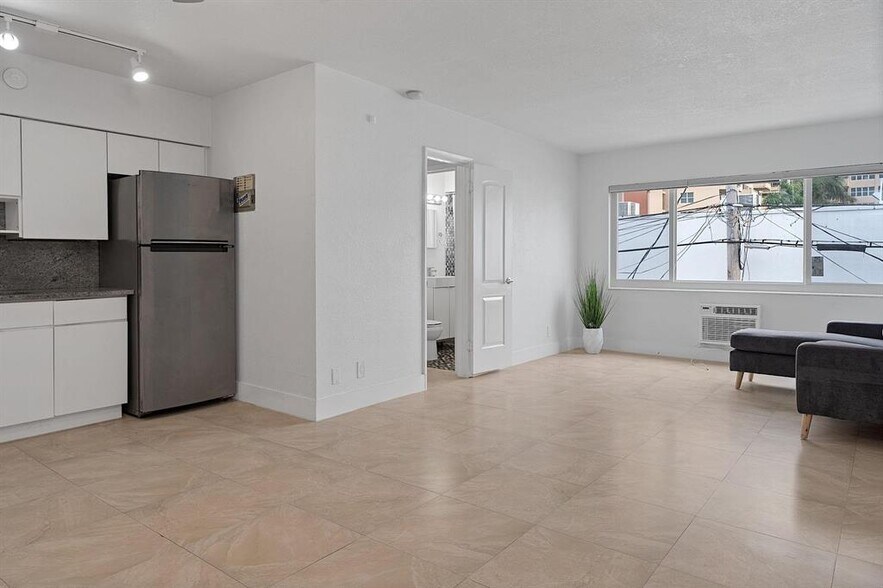 Building Photo - 3349 NE 33rd St