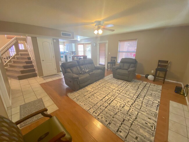 Building Photo - East El Paso 3 bed Refrig A/C w/Loft!