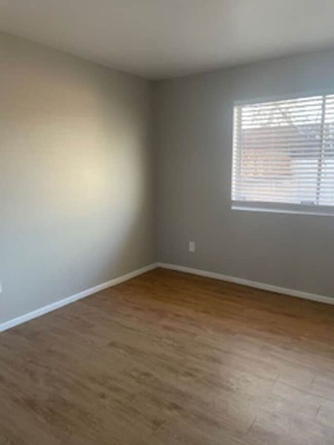 Building Photo - Adorable two bedroom townhome-Free rent through the end of February!
