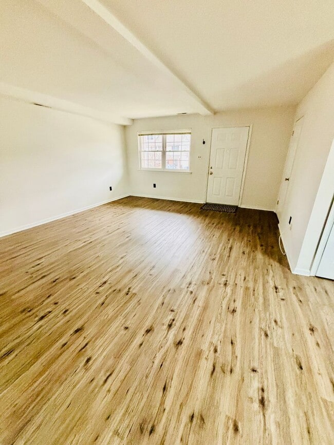 Building Photo - 1959 Main Ave