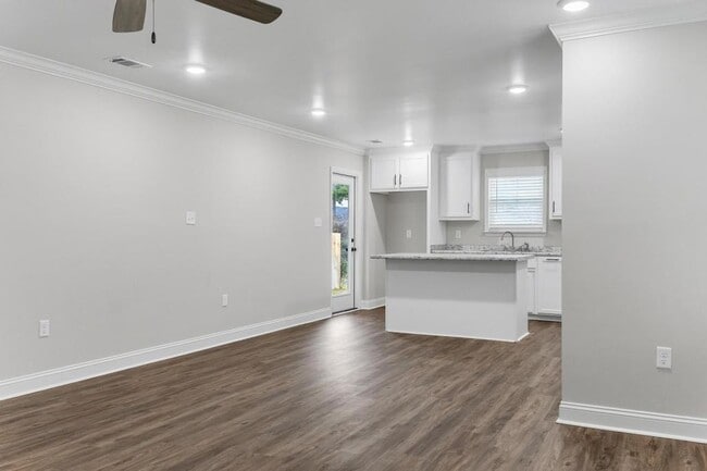 Building Photo - 1522 Woodard St