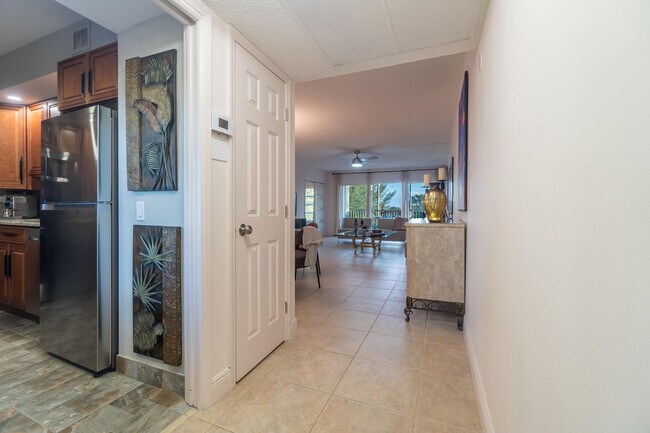 Building Photo - 3200 N Palm Aire Dr