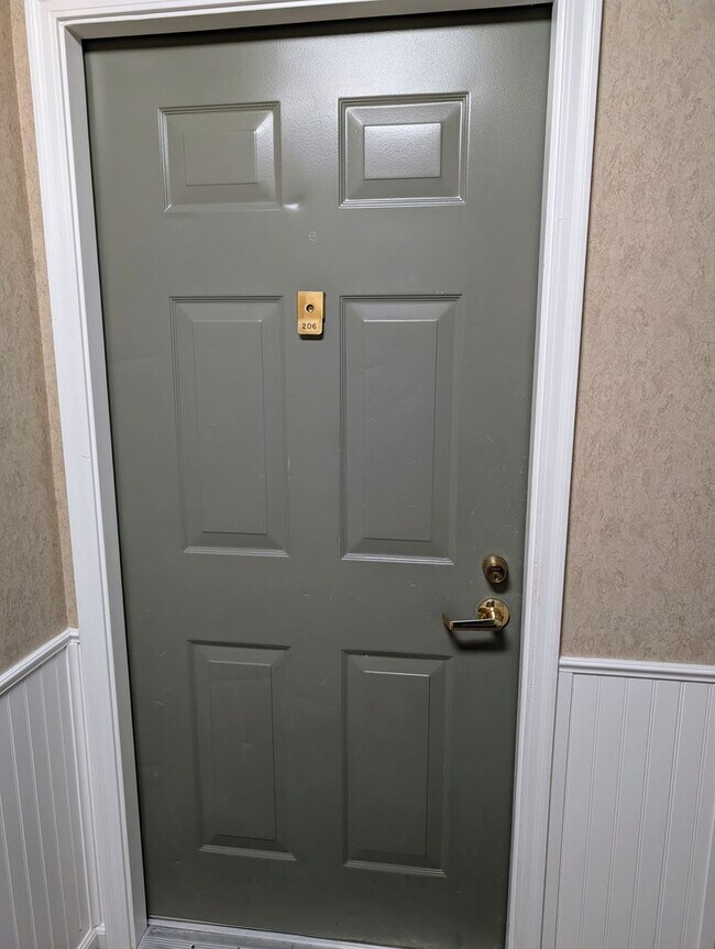 Building Photo - AVAILABLE NOW- Convenient 2 Bed/2 Full Bath Condo in Beavercreek!