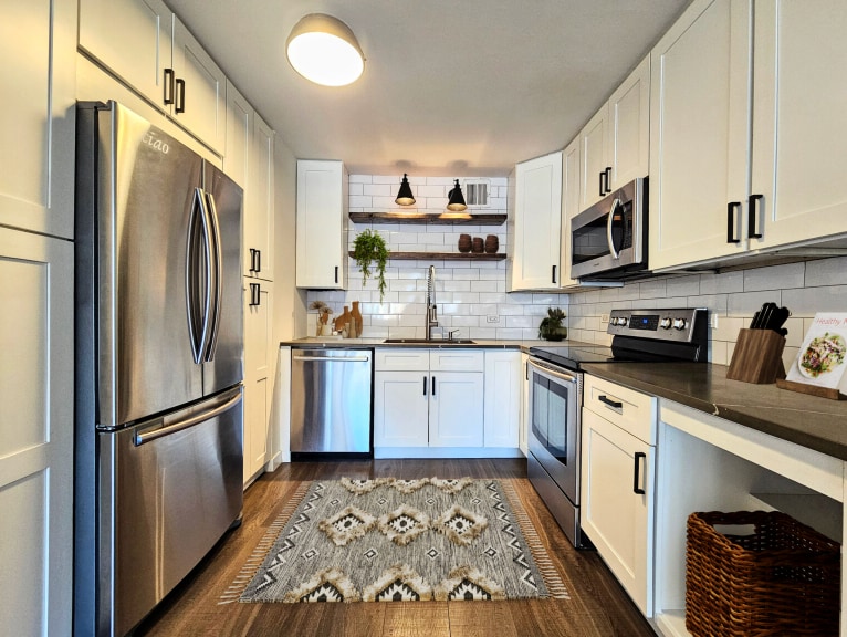 Building Photo - 1350 N Dearborn St