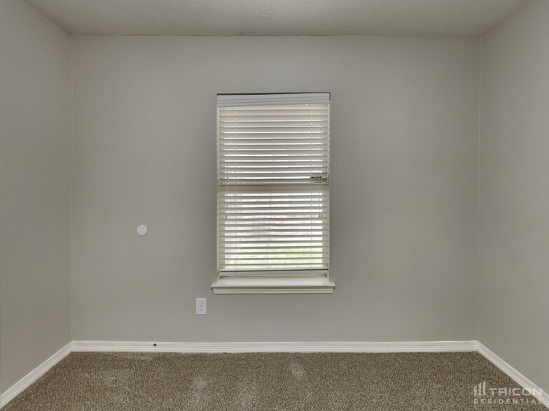 Building Photo - 6207 Borage St