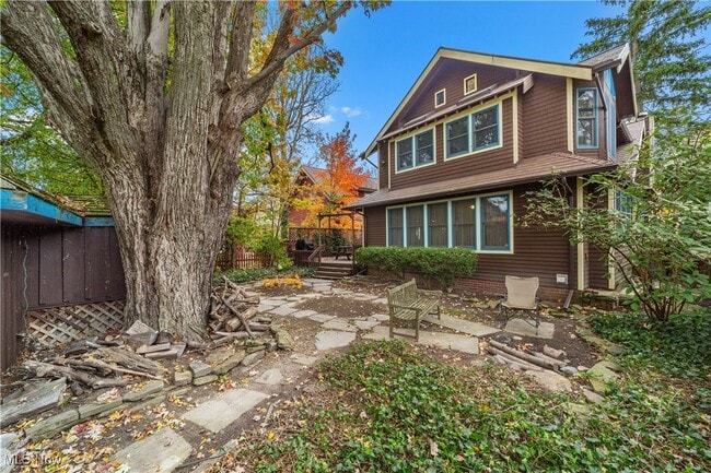 Building Photo - 19 4th