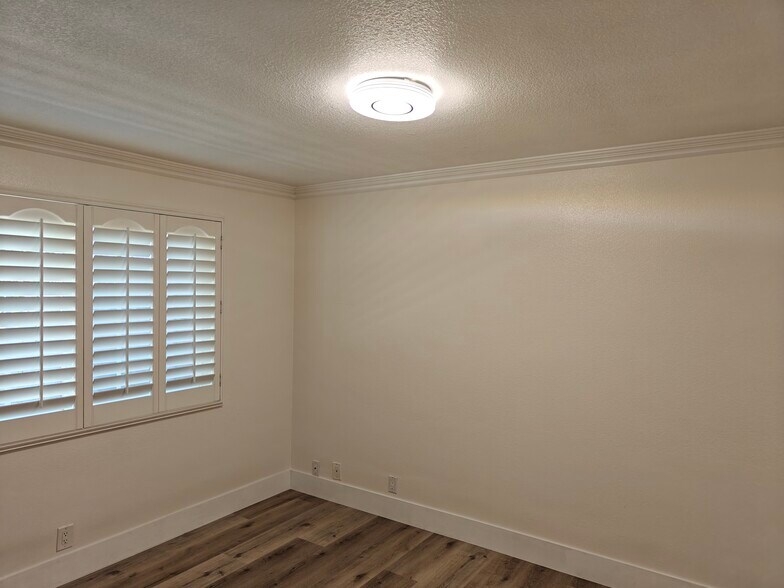 Building Photo - 15192 Tungwood St