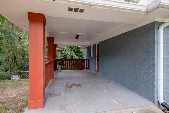 Building Photo - 2926 Gresham Rd S E