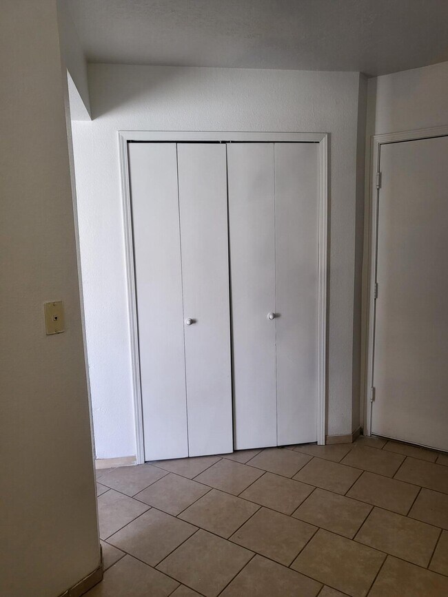 Building Photo - 3008 Laurel Meadows Dr