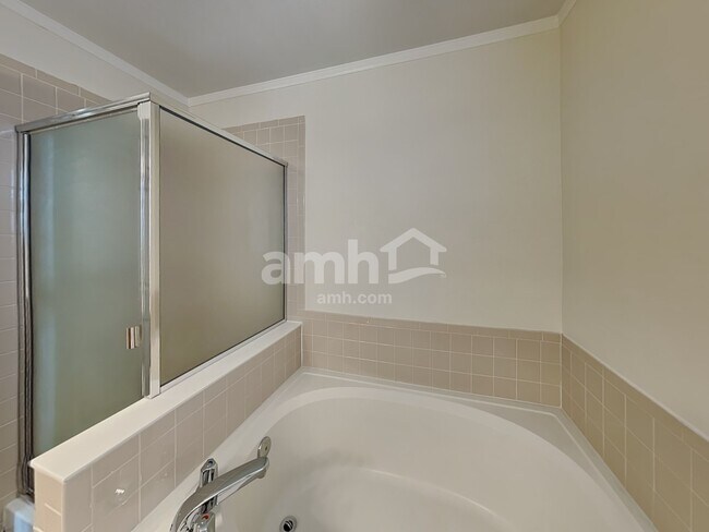 Building Photo - 4815 Talons Mark Dr