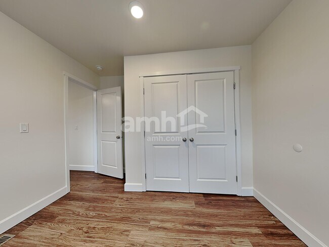 Building Photo - 19211 15th Ave Ct E