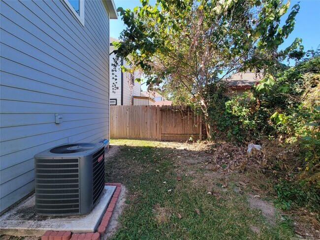 Building Photo - 16684 E Ivanhoe St