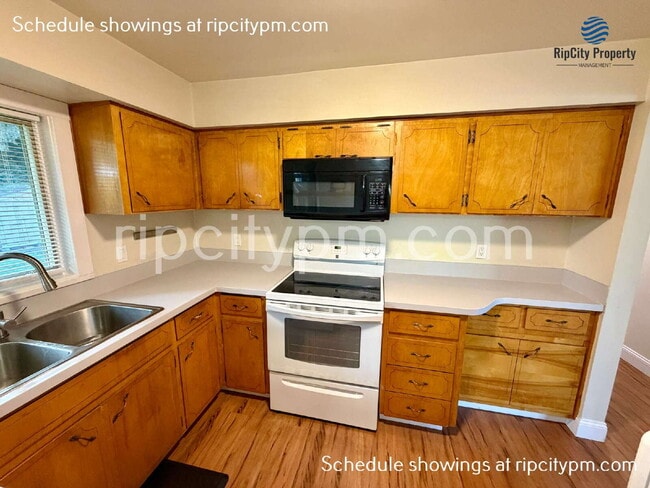 Building Photo - 11430 SW 121st Ave