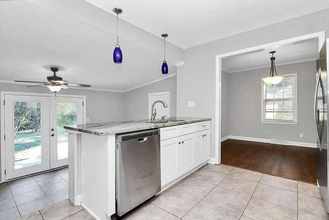 Building Photo - 3BD/2BA Ranch Home in Windsor Park!
